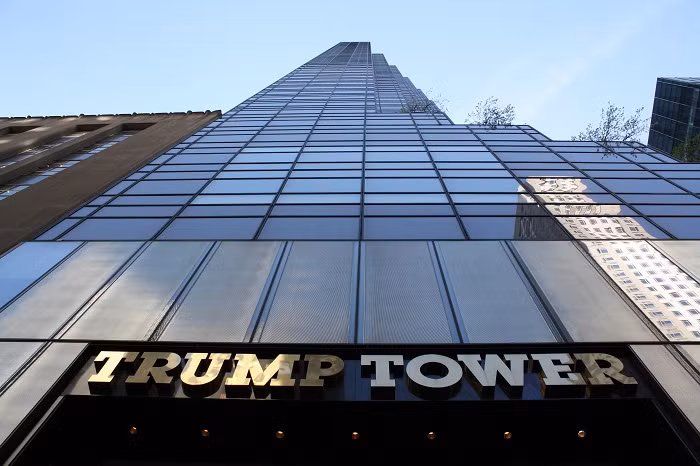 Cựu Tổng thống Mỹ còn sở hữu nhiều bất động sản, bao gồm Trump Tower - tòa nhà 58 tầng tại Midtown Manhattan, New York, nơi đặt trụ sở của The Trump Organization. Ảnh: CNBC