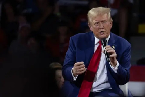 Giữa tháng 8, tài sản của ông Donald Trump giảm xuống còn 4,9 tỷ USD, khiến ông tuột khỏi danh sách 500 người giàu nhất thế giới. Ảnh: BBC