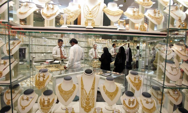 Chợ vàng Dubai Gold Souk nổi tiếng với nhiều sản phẩm về vàng và đồ trang sức. Tại đây cung cấp nhiều loại mặt hàng, từ thiết kế truyền thống của Ả Rập đến phong cách hiện đại và đương đại. Ảnh: Getty