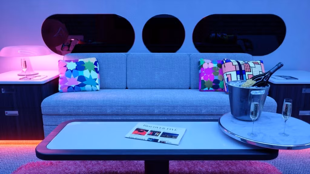 Đặc biệt, máy bay có thời gian bay liên tục tới 12 giờ đồng hồ, thoải mái thực hiện các chuyến đi từ Dubai (UAE) đến London (Anh) hay Tokyo (Nhật Bản). Ảnh: CNN