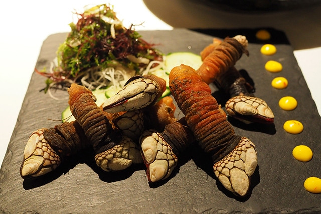 Là một trong những loại hải sản hiếm và ngon nhất thế giới, hà ngỗng có nhiều ở vùng biển Tây Ban Nha, Bồ Đào Nha và Canada. Loại ngon nhất chủ yếu sống tại vùng cực tây của Bồ Đào Nha. Ảnh: Getty