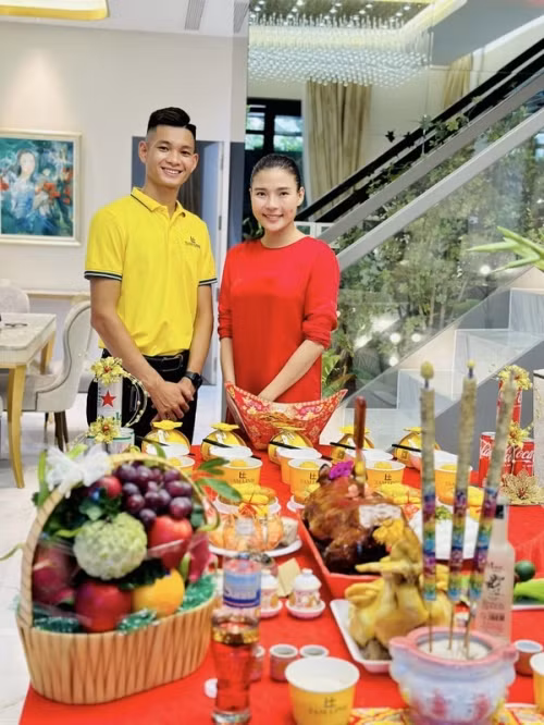 Cặp đôi mất hơn một năm xây dựng và hoàn thiện nội thất theo đúng ý.