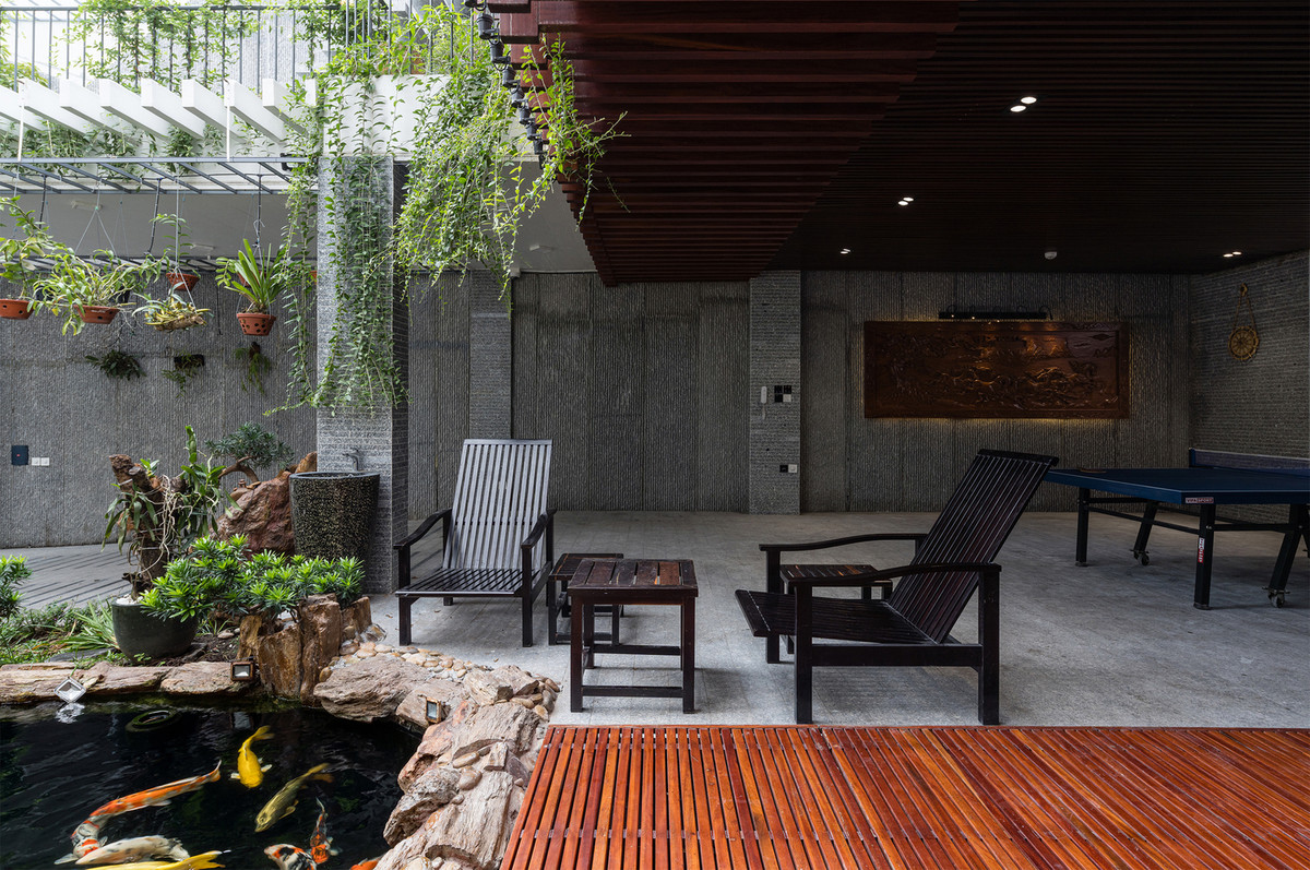 Góc nào trong nhà cũng tràn ngập cây xanh và thoáng đãng.