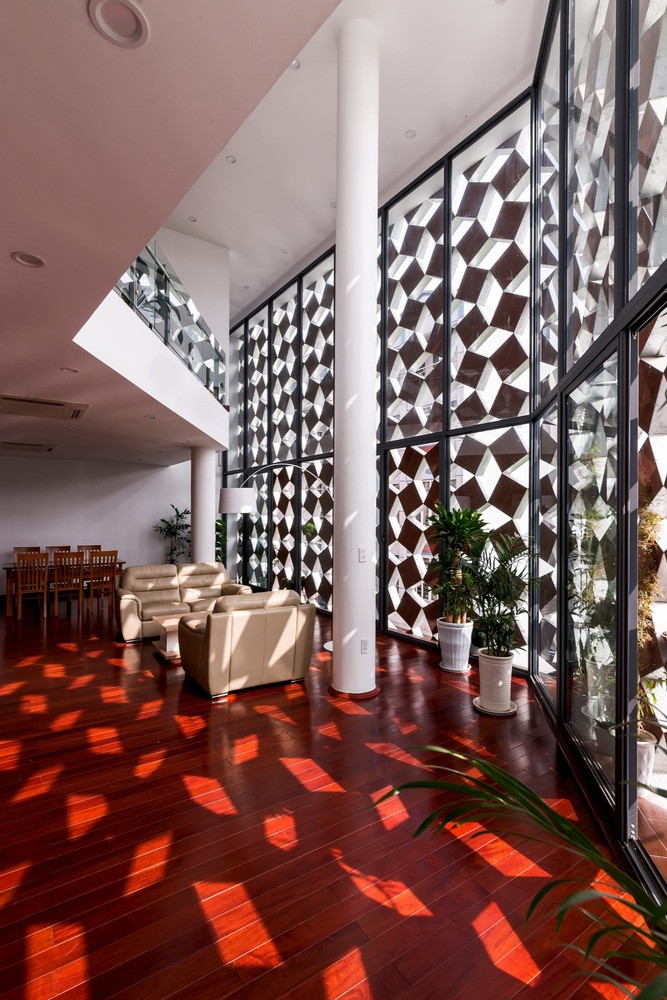 Chỉ cần mở cửa kính là gió có thể vào khắp các ngóc ngách trong nhà. Ảnh: Nguyen Tien Thanh