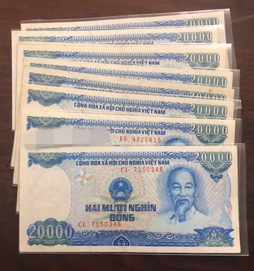 Theo thông báo số 293/TB-NHNN của Ngân hàng Nhà nước Việt Nam, kể từ ngày 1/1/2013, loại tiền 20000 đồng cotton hết giá trị lưu hành trên lãnh thổ Việt Nam. Ảnh: Dichvusuutam
