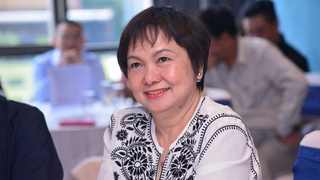 Thời điểm đó, trong khi các doanh nghiệp Nhà nước chật vật, điêu đứng thì PNJ vẫn trụ vững, thậm chí còn nổi lên như một ngôi sao bởi không hề bị phụ thuộc. Ngoài việc có xí nghiệp kim hoàn riêng, công ty còn có được đội ngũ thợ chế tác kim hoàn đã đồng hành, sát cánh từ những ngày đầu tiên. Ảnh: PNJ