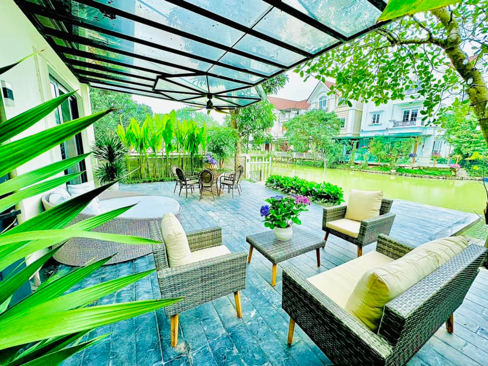 Tại Hà Nội, vợ chồng diễn viên Lã Thanh Huyền sống trong căn biệt thự 60 tỷ đầy nên thơ.