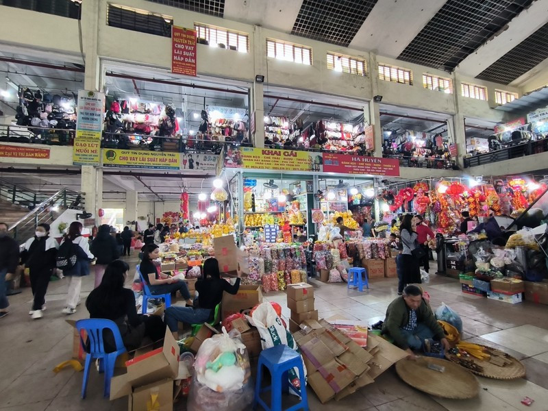 Cho truyen thong vang khach, sieu thi dong duc suc mua tang-Hinh-2