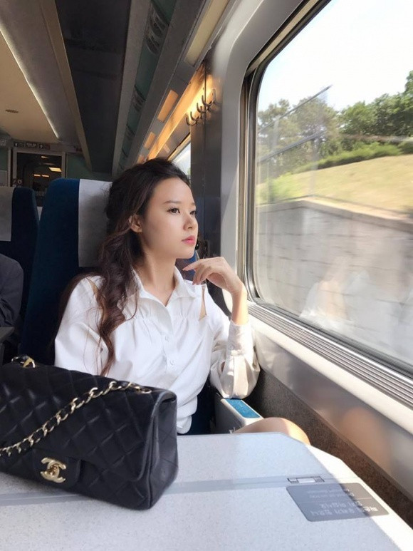 Chiếc Chanel size vừa có giá khoảng 140 triệu đồng.