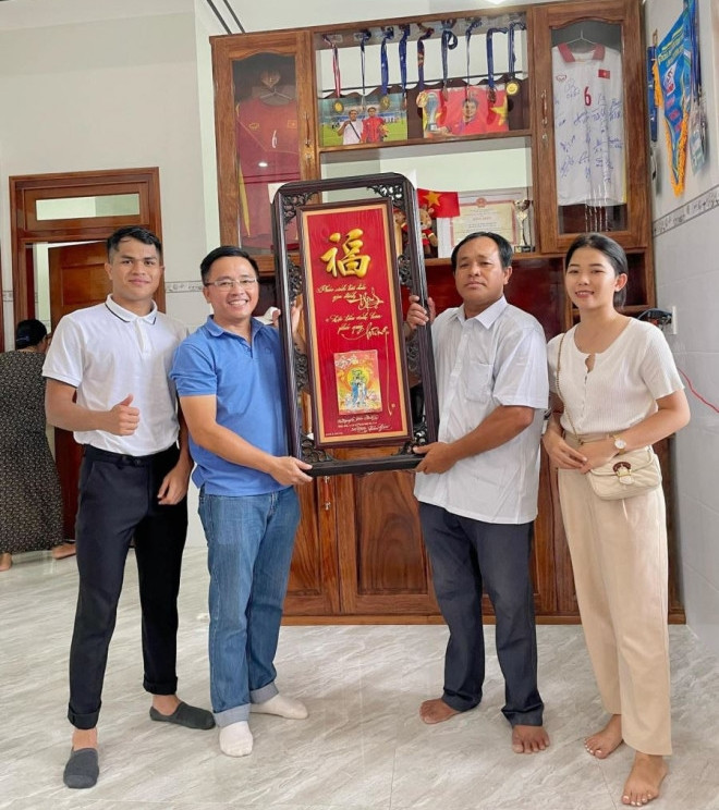 Nhiều người ngang qua không khỏi trầm trồ, ngưỡng mộ, nhận xét căn nhà của gia đình Dụng Quang Nho giống như "biệt phủ lớn nhất huyện Bắc Bình". Ảnh: FBNV