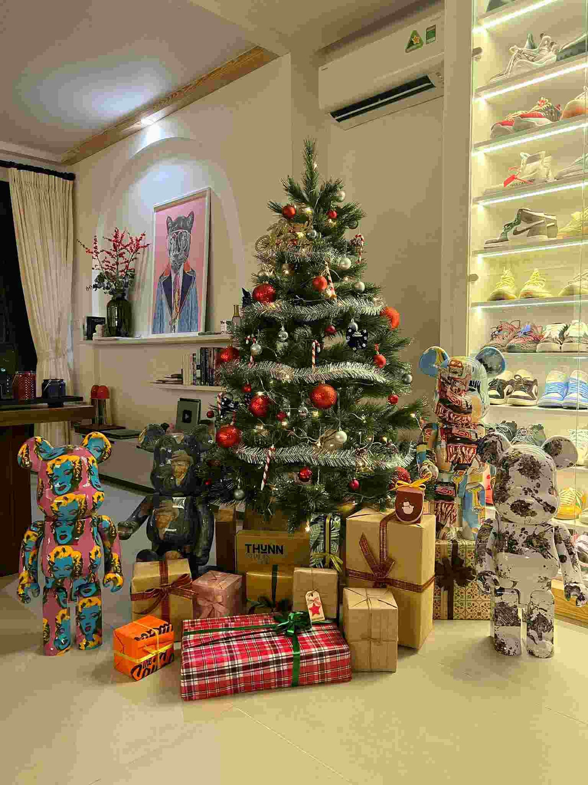 Mỗi dịp lễ tết, Kỳ Duyên lại trang hoàng cho không gian sống thêm lộng lẫy. Ảnh: Facebook Nguyen Cao Ky Duyen