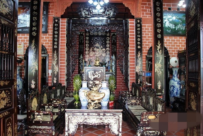 Theo ông Buôi, nếu tính thêm nội thất để trang trí thì khoảng 4-5 tỷ. Toàn bộ nội thất trong nhà được làm bằng gỗ bên và gỗ gõ mật. Ảnh: Vietnamnet