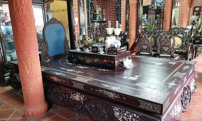 Ông Buôi sưu tầm đồ cổ để thoả mãn đam mê thời trẻ. Ảnh: Vietnamnet