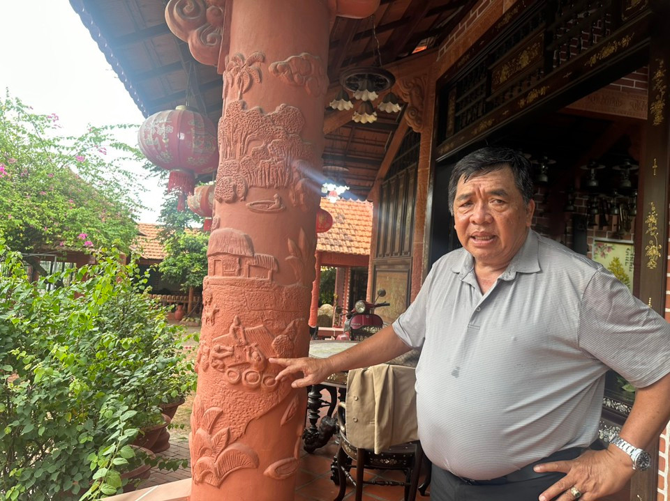 Ngôi nhà gốm đỏ có diện tích khoảng 120 m2, tổng kinh phí xây dựng khoảng 1,5 tỷ đồng. Ảnh: Kinhtedothi