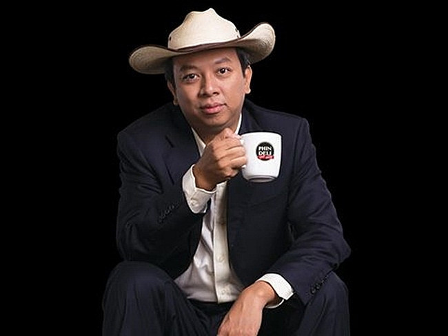 Việc chi số tiền 900.000 USD cho một thị trấn rộng 4 ha chỉ có 1 người ở khiến nhiều người ngạc nhiên, thậm chí còn nói ông là “đồ dở hơi”. Tuy nhiên, xuất hiện trên các hãng tin Mỹ và quốc tế, trong đó có cả CNN, BBC, là cơ hội vàng để truyền thông. Ảnh: Internet