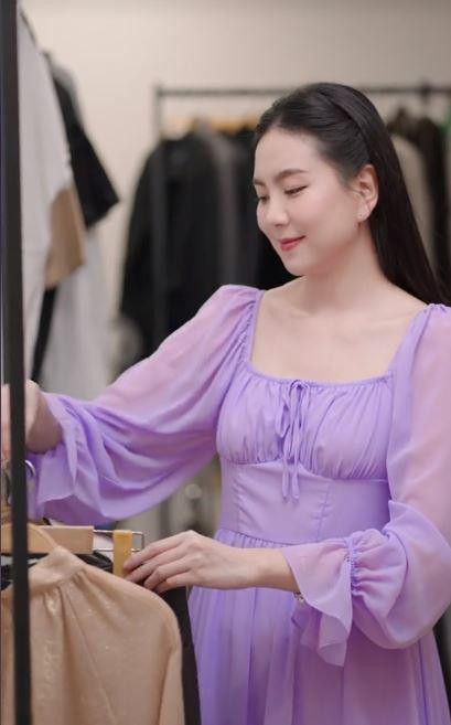 Nữ MC VTV dành riêng một phòng để trang phục. Ảnh: FBNV