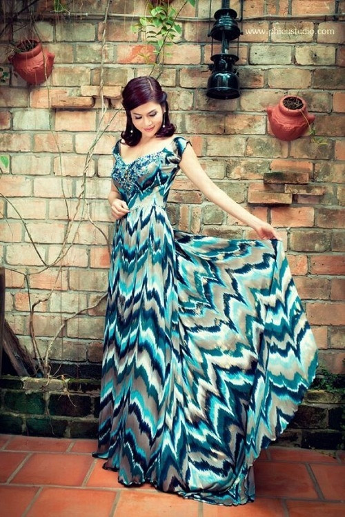 Nằm 16 tuổi, bà Liễu vào Sài Gòn học cắt may. Một năm bà về quê mở cửa hàng cắt may và dạy may. Khi 20 tuổi, bà đã một thợ may lành nghề. Sau đó, bà chuyển sang buôn bán các mặt hàng nhỏ lẻ như mỹ phẩm, gạo, bánh kẹo... rồi buôn ti vi, tủ lạnh, nồi cơm điện từ Việt Nam sang Lào, Thái Lan và ngược lại. Ảnh: Internet