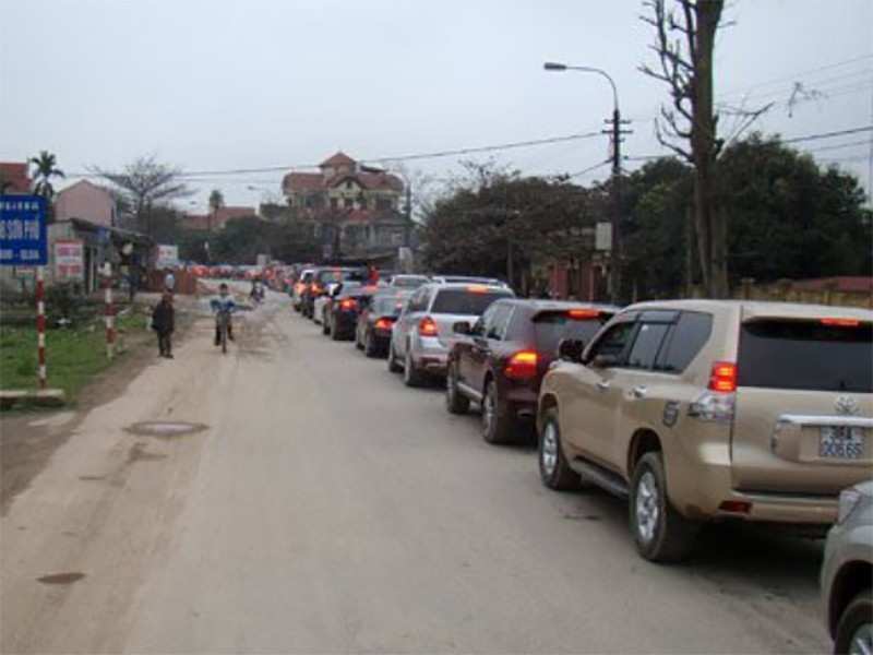 Độ giàu có của nữ đại gia Hà Tĩnh thể hiện ở đám cưới hoành tráng cho con trai năm 2012. Đám cưới khiến cả vùng quê xôn xao với dàn siêu xe cả 100 xế sang rước dâu như Ferrari mui trần hơn 10 tỷ...Ảnh: Internet