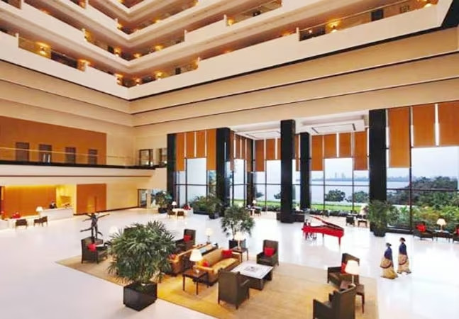 Mỗi tầng ở Antilia có cách bố trí khác nhau và được xây dựng bằng các vật liệu khác nhau. Ảnh: India Today