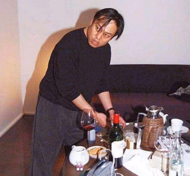 Thế nhưng, cơn bão tài chính năm 1997 khiến công việc kinh doanh của La Triệu Huy bị ảnh hưởng nặng nề. Đại gia bất động sản phá sản hoàn toàn vào năm 2000. La Triệu Huy trở thành kẻ "khố rách áo ôm". Ảnh: 163