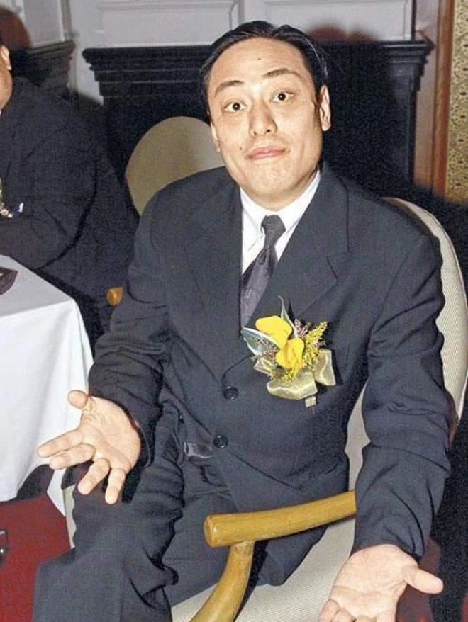 La Triệu Huy (sinh năm 1984) từng là tỷ phú phong lưu bậc nhất xứ Cảng Thơm. Ông là một trong những doanh nhân thành công nhất Hong Kong thập niên 90. Ảnh: Weibo