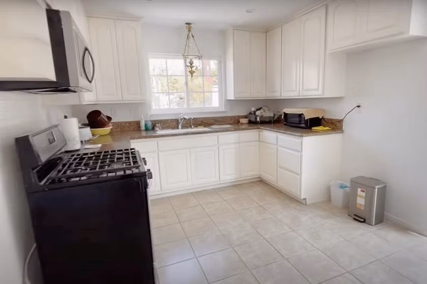 Nội thất trong căn nhà được bố trí gọn gàng, đẹp mắt.