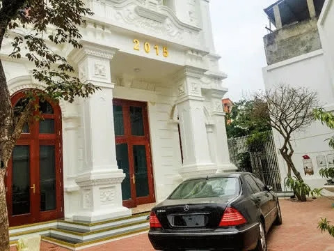 Căn biệt thự được xây vào năm 2015, sử dụng màu trắng chủ đạo bên ngoài. Ảnh: Vietnamnet