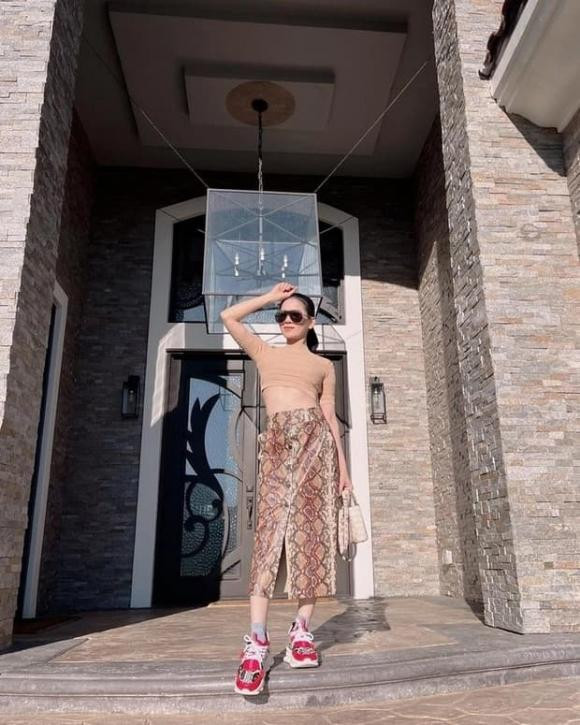 Căn biệt thự rộng 400m2 được Lệ Quyên mua vào năm 2017. Đây là chốn nghỉ ngơi, sinh hoạt của Lệ Quyên khi sang Mỹ lưu diễn.