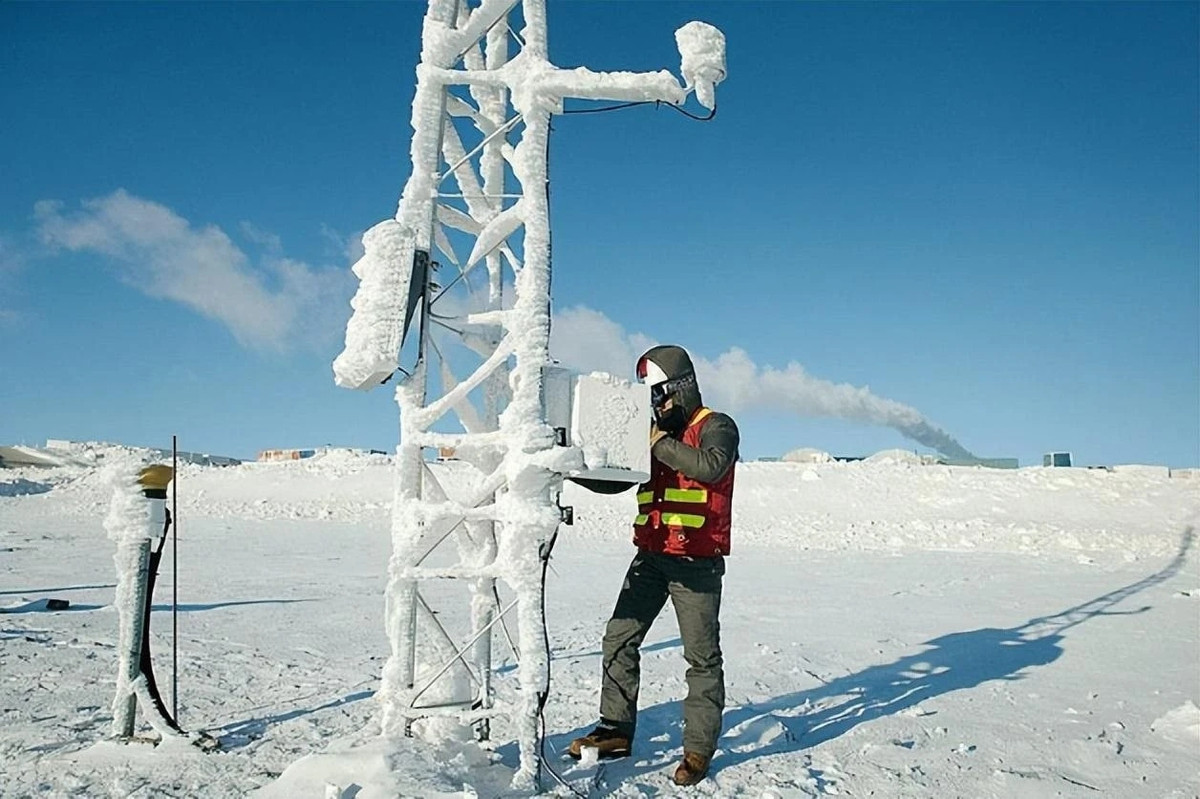 Bên cạnh đó, môi trường địa lý xung quanh mỏ vàng rất phức tạp, địa hình hiểm trở, giao thông đi lại bất tiện. Khu vực mỏ này cách thành phố gần nhất 200 km khiến các phương tiện thông thường không thể tiếp cận. Ảnh: Getty