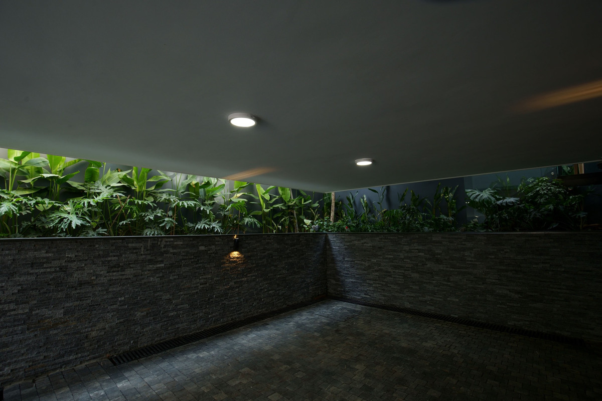 Tầng hầm dành cho không gian kỹ thuật và khu vực để xe.