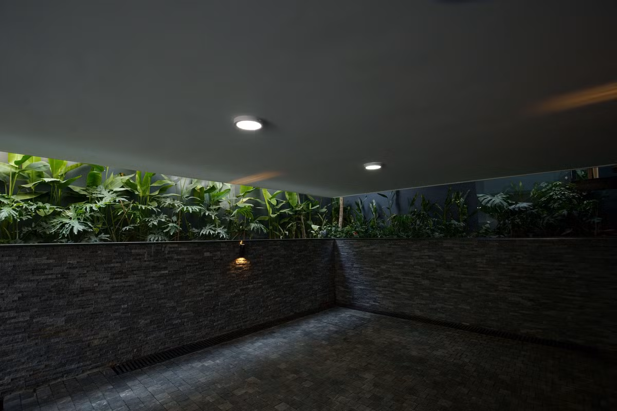 Tầng hầm dành cho không gian kỹ thuật và khu vực để xe.