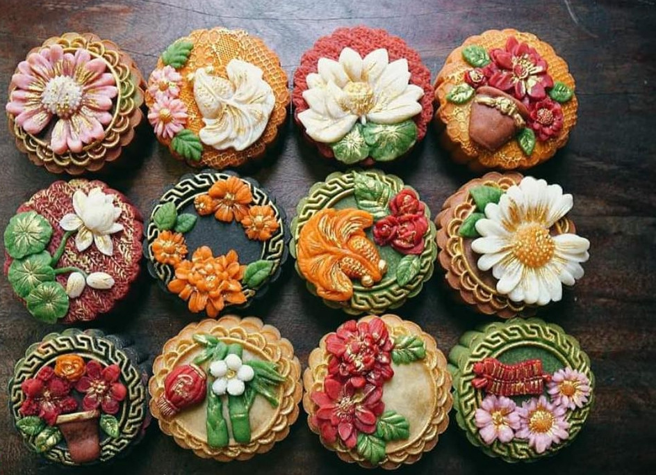 Bánh Trung thu 2D mức giá khoảng từ 60.000 - 125.000 đồng/chiếc, với loại 3D hoa nổi hiện đại có mức giá cao nhất là 175.000 đồng/chiếc. Ảnh: FB Thế Giới Quà Tết