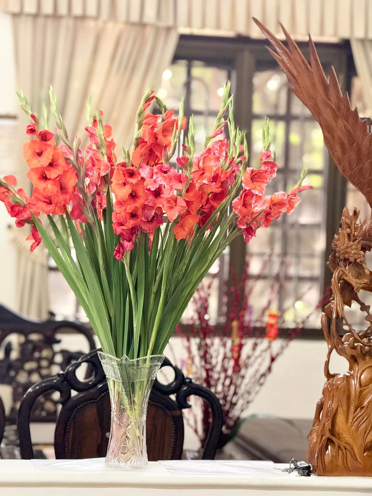 Dịp Tết, nghệ sĩ Hương Tươi trang trí nhà bằng rất nhiều hoa tươi.