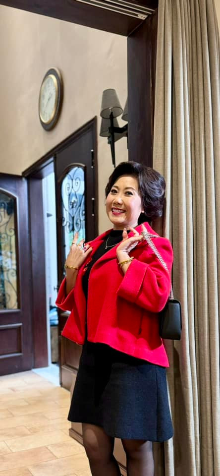 Sau nhiều năm vắng bóng, nghệ sĩ Hương Tươi vừa trở lại màn ảnh nhỏ với vai diễn trong phim "Trạm cứu hộ trái tim" với vai diễn bà Mến chua ngoa và đanh đá.