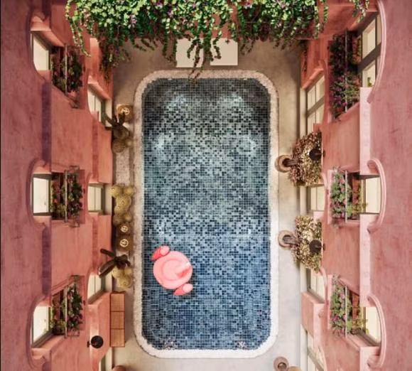 Điểm nhấn trong căn nhà chính là hồ bơi lớn.