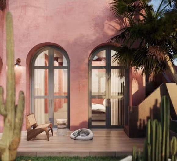 Cửa nhà và cửa sổ thiết kế hình mái vòm mềm mại vừa tạo sự kết nối với thiên nhiên ngoài khu vườn xanh ấn tượng, vừa thể hiện được phong cách và gu thẩm mỹ của gia chủ.