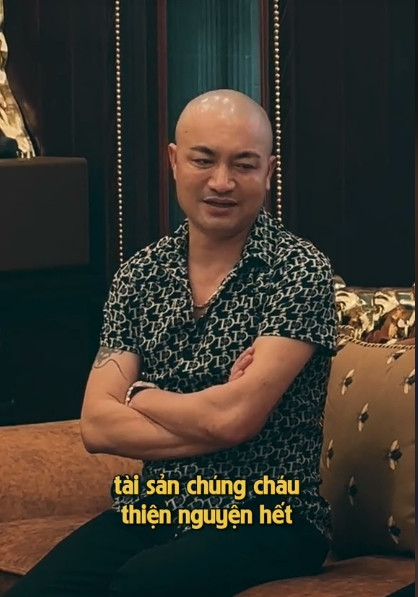 Quan điểm của anh Nguyễn Văn Chiến là “chỉ cho kiến thức, dạy dỗ tử tế thành người, sau này con có tài buôn bán thì mình định hướng tư duy, cho các con tự phát triển”. Ảnh: TikTok nhân vật