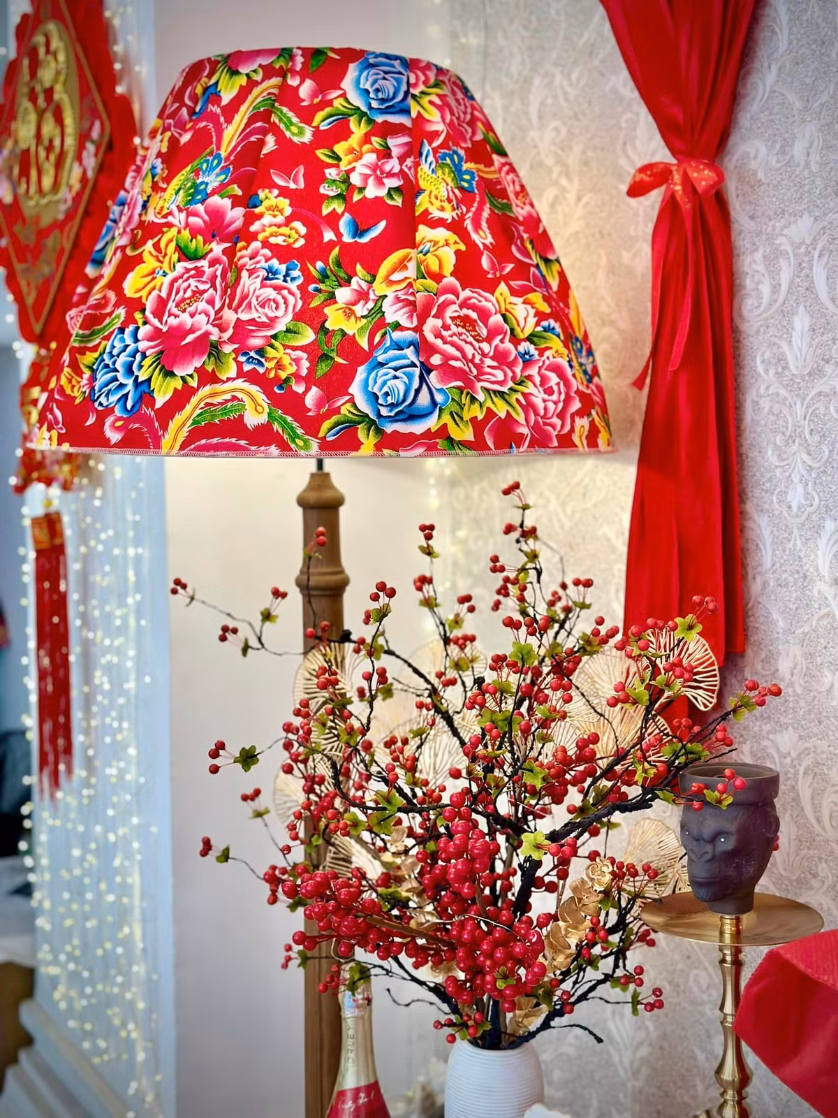 Thúy Hạnh có đam mê lớn với việc trang trí nhà cửa. Mỗi dịp Tết đến, cựu siêu mẫu và ông xã đều tự tay trang hoàng nhà cửa rất hoành tráng, lung linh.