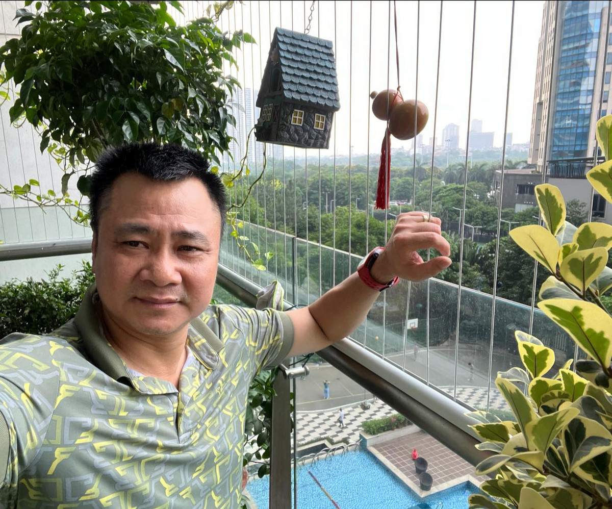 Mới đây, NSND Tự Long và bà xã Minh Nguyệt chia sẻ góc ban công xanh mướt trong nhà khiên nhiều khán giả không khỏi xuýt xoa.