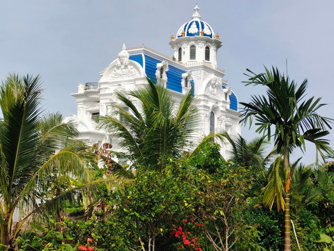 Xung quanh biệt thự là rất nhiều cây xanh. Ảnh: Người đưa tin