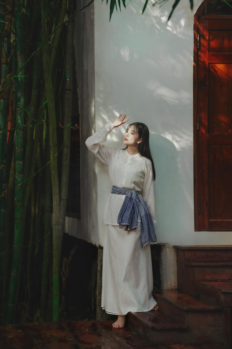 Trên trang cá nhân, Vân Trang nhiều lần khoe chùm ảnh về "thành quả" villa miệt vườn tại quê nhà Tiền Giang. Cơ ngơi lấy cảm hứng từ tuổi thơ của nữ diễn viên.