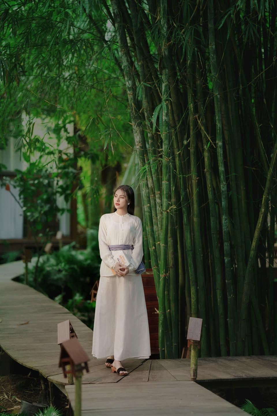 Ngoài căn biệt thự khủng ở TP HCM, diễn viên Vân Trang còn sở hữu villa miệt vườn hoành tráng 50.000m2 tại Tiền Giang.