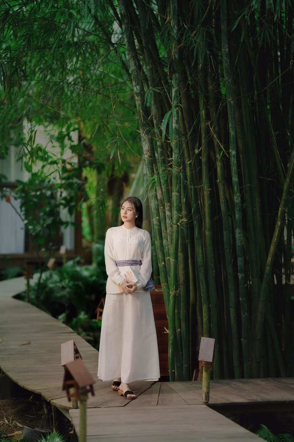 Ngoài căn biệt thự khủng ở TP HCM, diễn viên Vân Trang còn sở hữu villa miệt vườn hoành tráng 50.000m2 tại Tiền Giang.