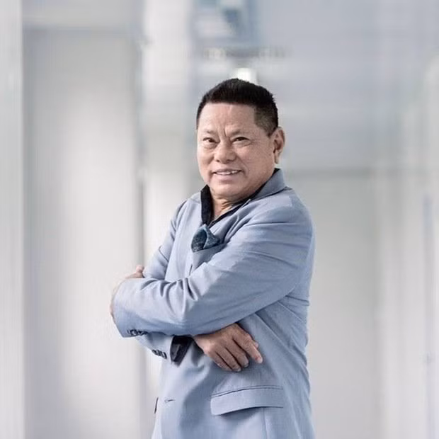 Tỷ phú Hoàng Kiều sinh năm 1944, là một doanh nhân có tiếng, ông kinh doanh đa ngành đa nghề và sở hữu khối bất động sản khổng lồ ở Mỹ. Ảnh: Forbes