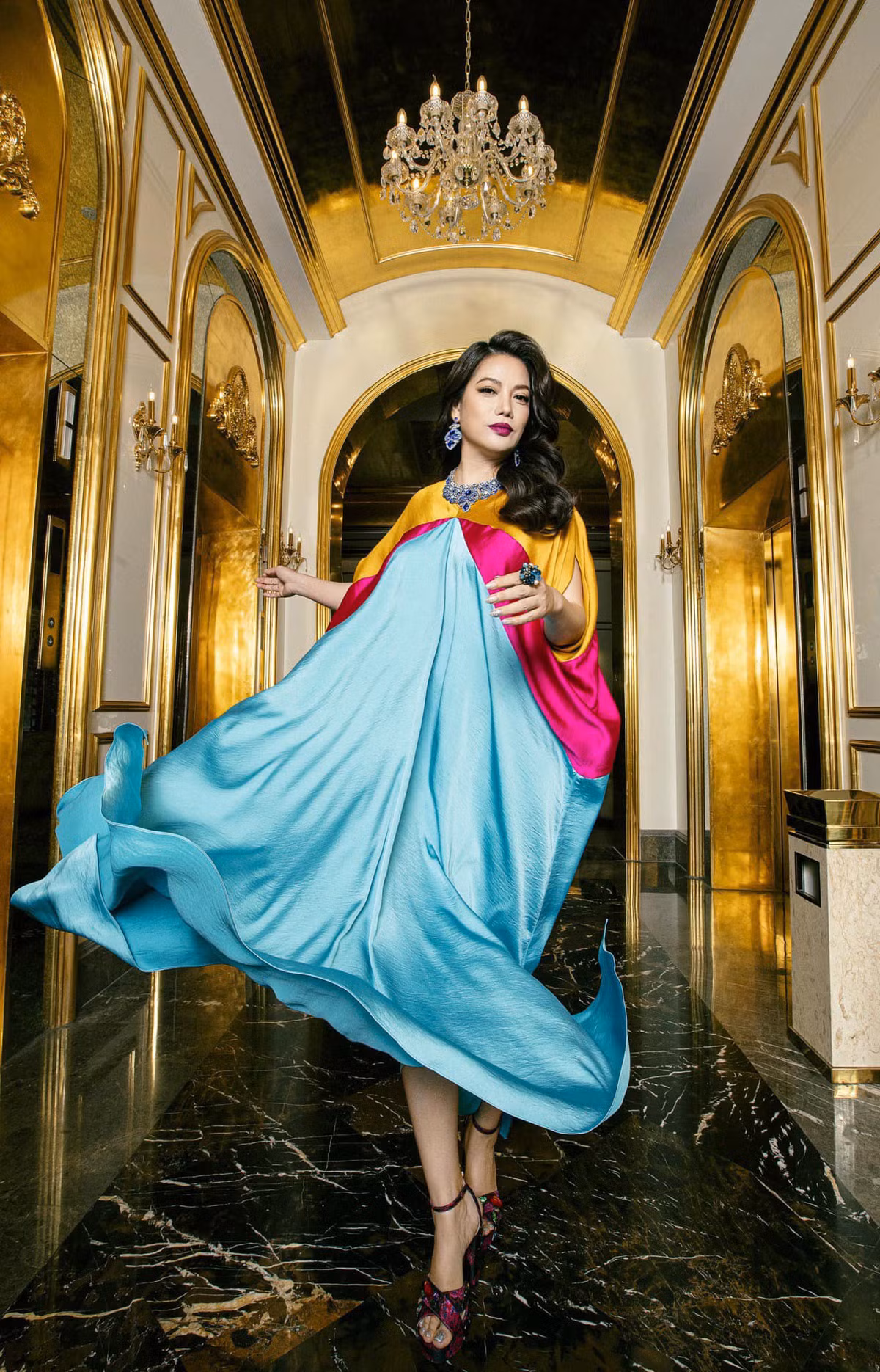 Bên cạnh hoạt động nghệ thuật, Trương Ngọc Ánh còn lấn sân sang kinh doanh. Người đẹp sở hữu một công ty chuyên nhập khẩu bột mỳ, một nhà hàng món Ý, một nhà hàng món Hoa và nhà hàng món Á khai trương vào đầu năm 2015. Ảnh: Vietnamnet