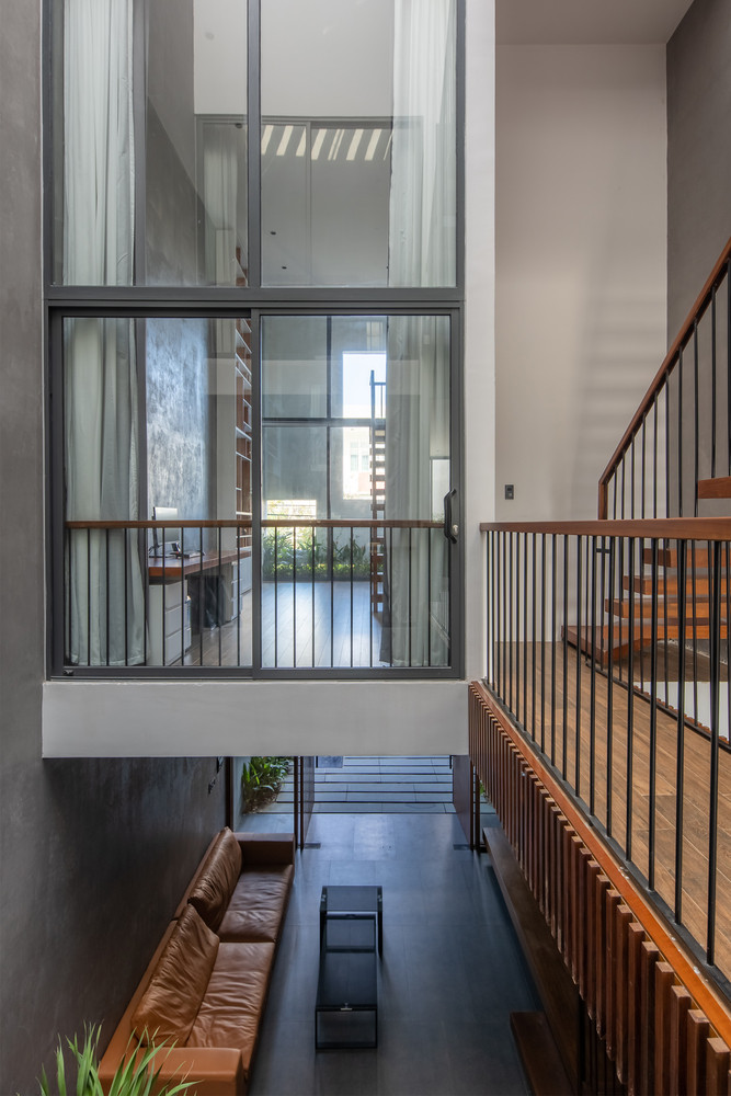 Sự liên kết giữa con người và tự nhiên diễn ra liên tục tại mọi thời điểm, có thể cảm nhận được sự thay đổi của thời gian cũng như thời tiết trong ngày một cách rất trực tiếp. Ảnh: Hoàng Lê