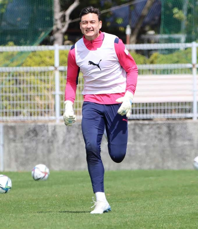 Trước đó, các nguồn tin ở Nhật Bản ước chừng Đặng Văn Lâm nhận khoảng 11.000 USD/tháng (khoảng 250 triệu đồng) tại CLB Cerezo Osaka. Ảnh: Bongdaplus