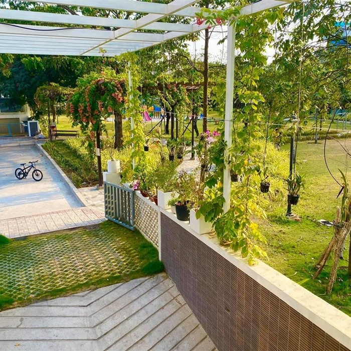 Căn biệt thự là món quà nữ diễn viên được ông xã Trần Phương tặng nhân dịp sinh nhật lần 47 (tháng 8/2019). Đầu năm 2020, gia đình Trịnh Kim Chi đã chuyển về sinh sống trong căn biệt thự này. Nguồn ảnh: FBNV