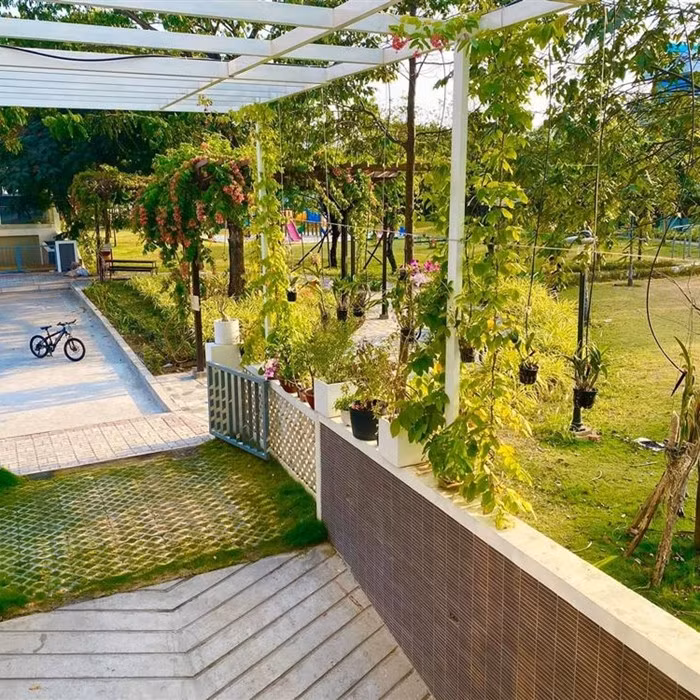 Căn biệt thự là món quà nữ diễn viên được ông xã Trần Phương tặng nhân dịp sinh nhật lần 47 (tháng 8/2019). Đầu năm 2020, gia đình Trịnh Kim Chi đã chuyển về sinh sống trong căn biệt thự này. Nguồn ảnh: FBNV