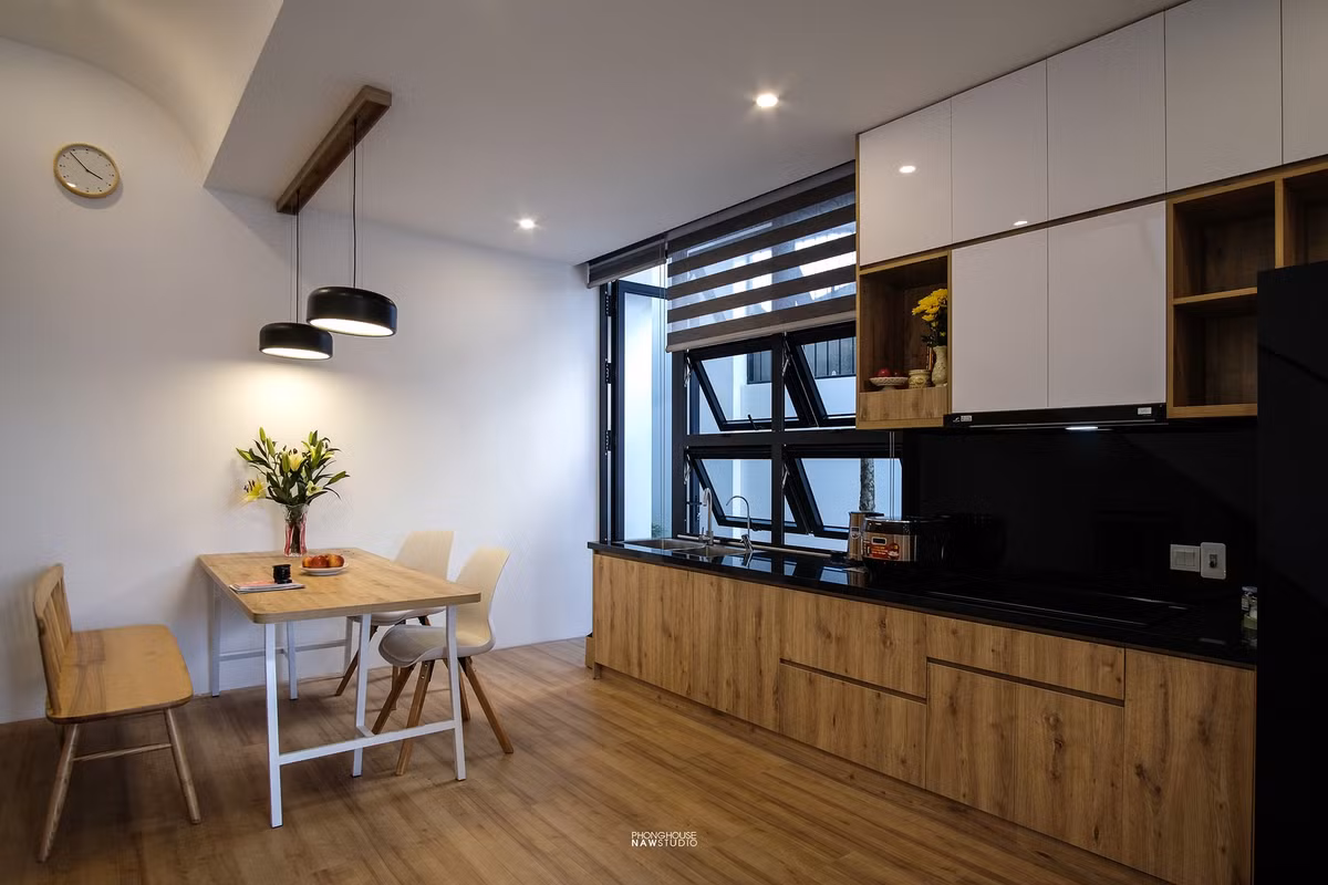 Bên cạnh đó, vật liệu cũng được chọn lọc một cách tinh giản, nhưng vẫn tạo được điểm nhấn cho tổng thể căn nhà. 